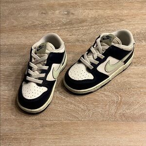 Nike boys size 7c EUC